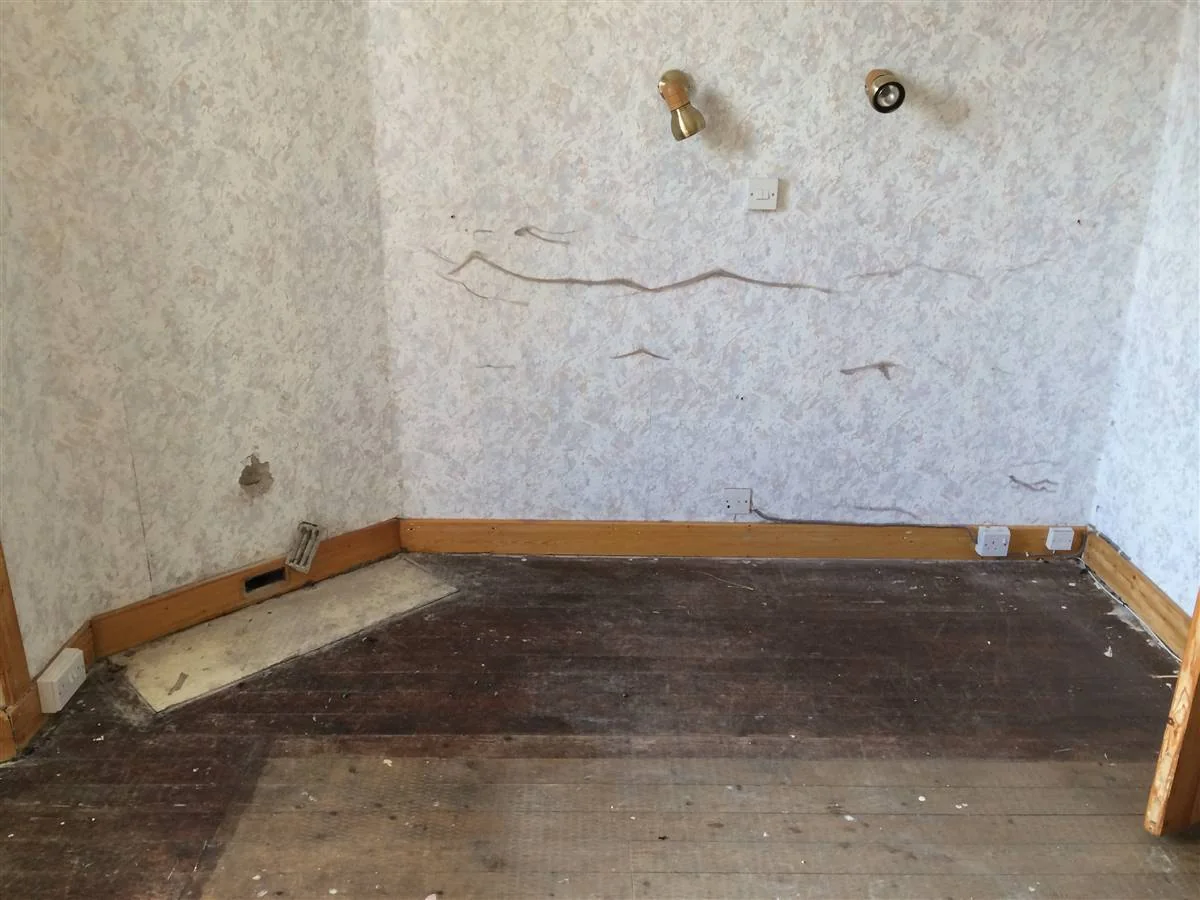 Solution pre-intervention: old_floor_image_01.jpeg