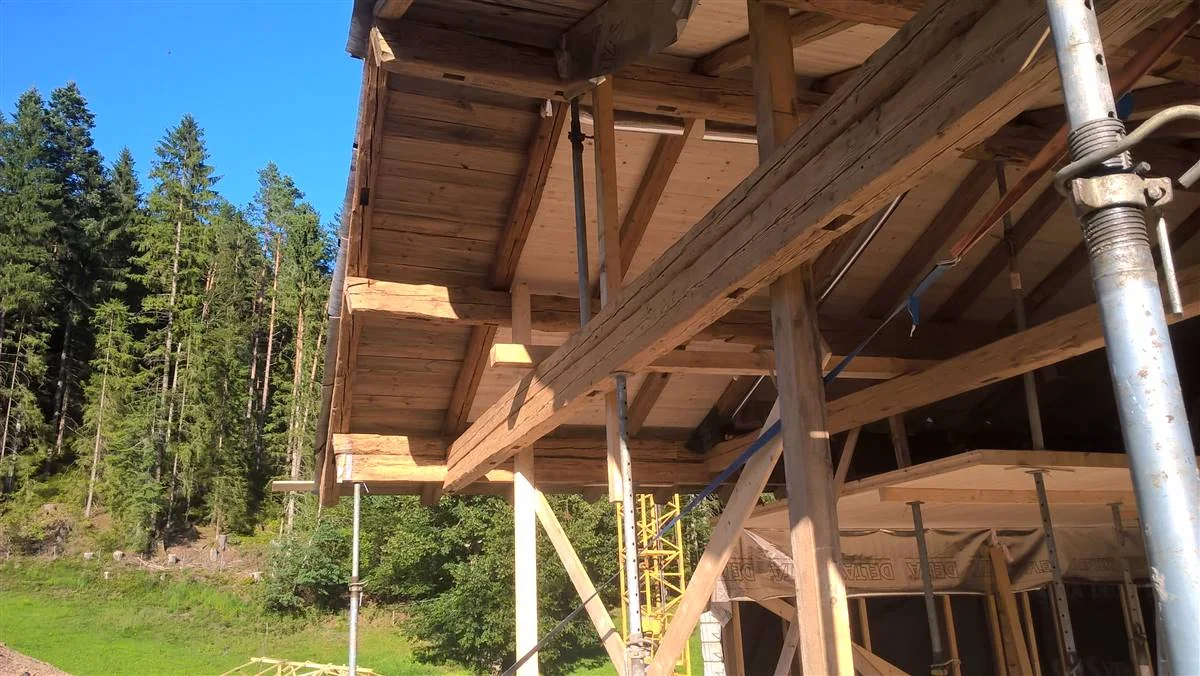 Building post-intervention: renovated_roof_07.jpg