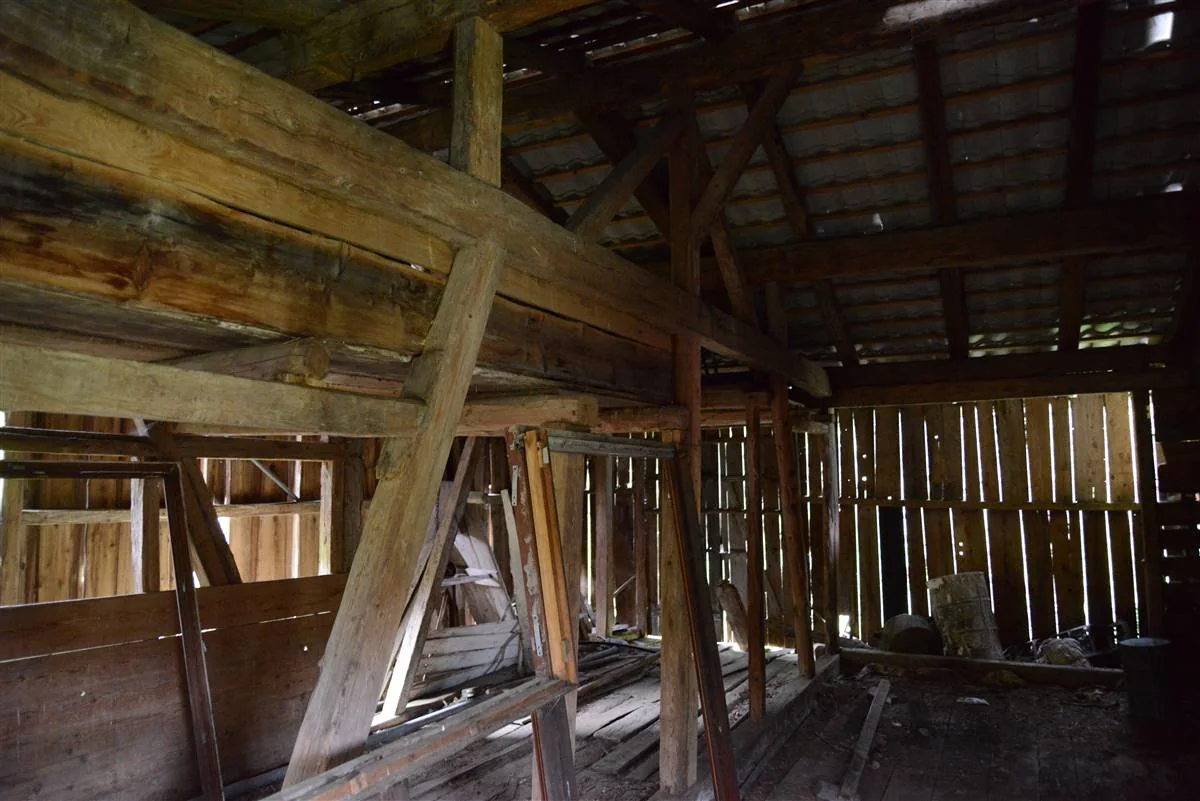 Solution pre-intervention: old_roof_picture_02.jpg