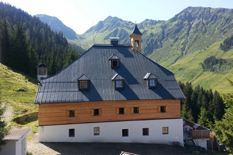 Building post-intervention: post_intervention_roof_02.jpg