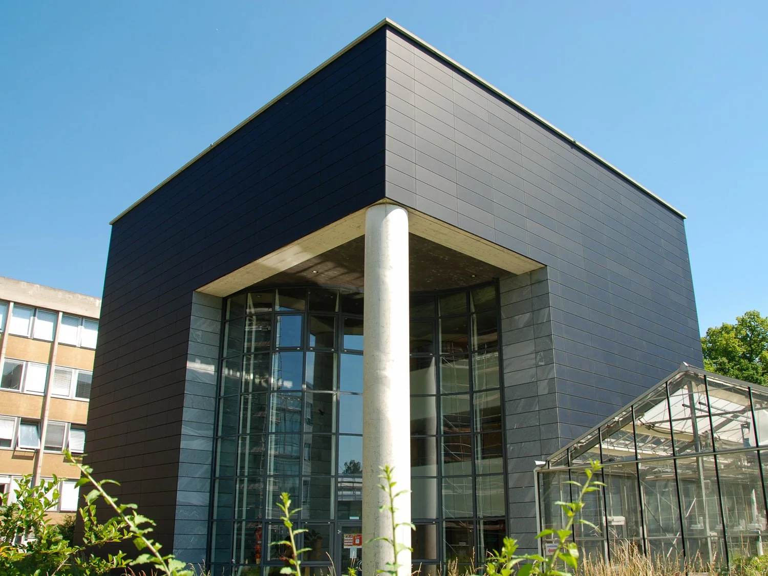 Solution post-intervention: Unimail Neuchatel_Post_7_(C)Solarwall.jpg