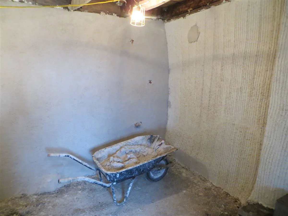 Solution post-intervention: 21-lime plaster going on.jpg