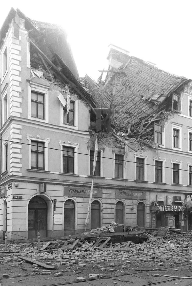 Building pre-intervention: A_Foto 13.04_1.jpg