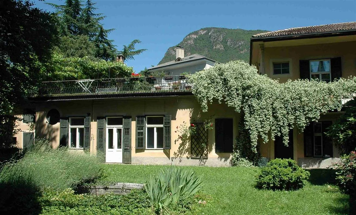 Building pre-intervention: Arch_1925.jpg