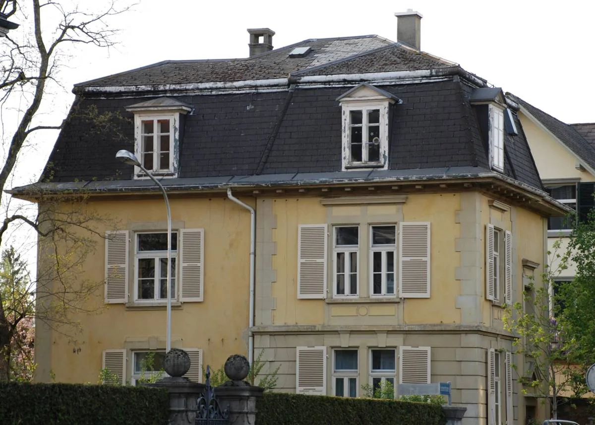Building pre-intervention: Prima 1.jpg
